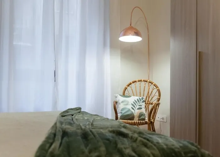 Large Near The Station Mailand